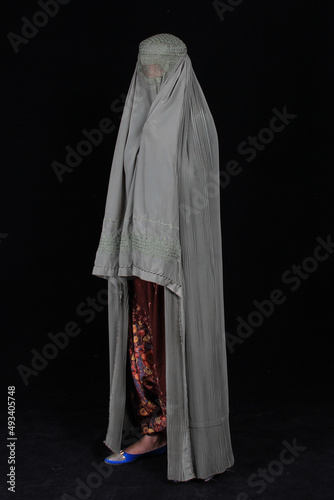 person standing in front of a church
Afghan girl, Afghan woman, Afghan tent 