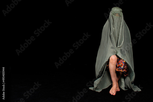 woman in a white dress
Afghan girl, Afghan woman, Afghan tent 
