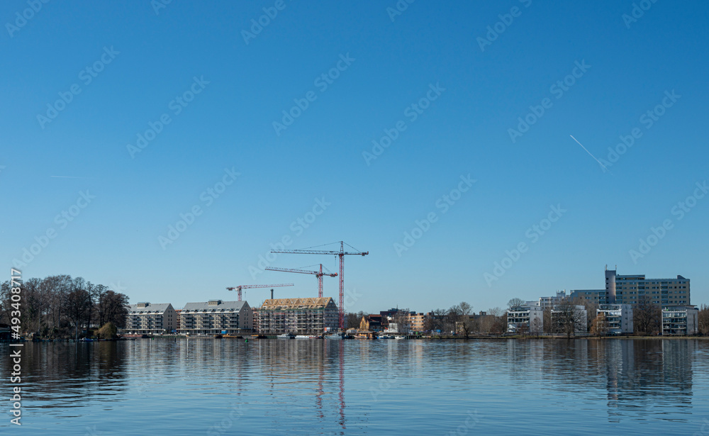 Baustellen im Neubaugebiet an der Berliner Havel bei der Insel Eiswerder