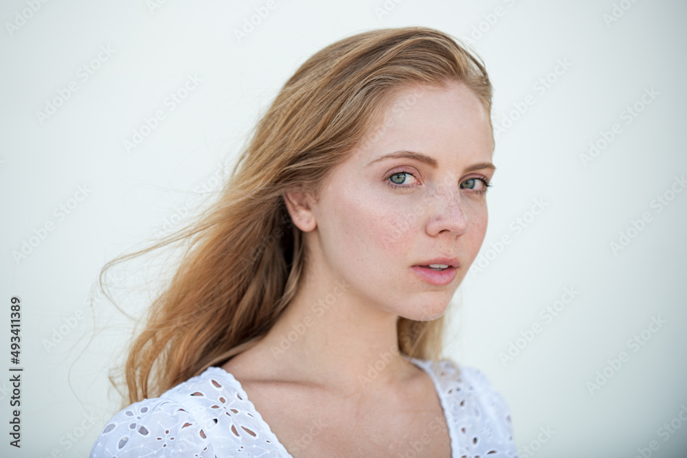 Naklejka premium Spring romantic casual woman portrait. Beautiful girl outdoor, close up beauty young female face on white wall.