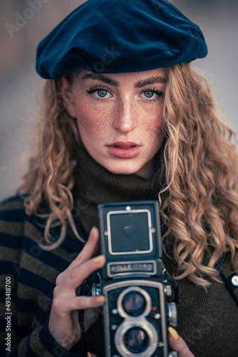 Frau mit Kamera