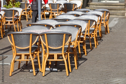 Stühle und Tische eines Cafes, Gastronomie, Deutschland, Europa © detailfoto