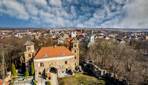 miasto Toszek, stary zamek, gród z IX wieku, panorama z lotu ptaka. Śląsk w Polsce