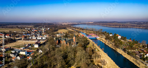 Panorama Pławniowic na Śląsku w Polsce z lotu ptaka z parkiem pałacowym i zab...