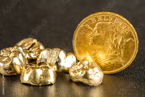 Cuadro en lienzo Zahngold (Goldzähne) und Vreneli Goldmünze Schweiz 20 FR (Kopf) - Schweizer Gold