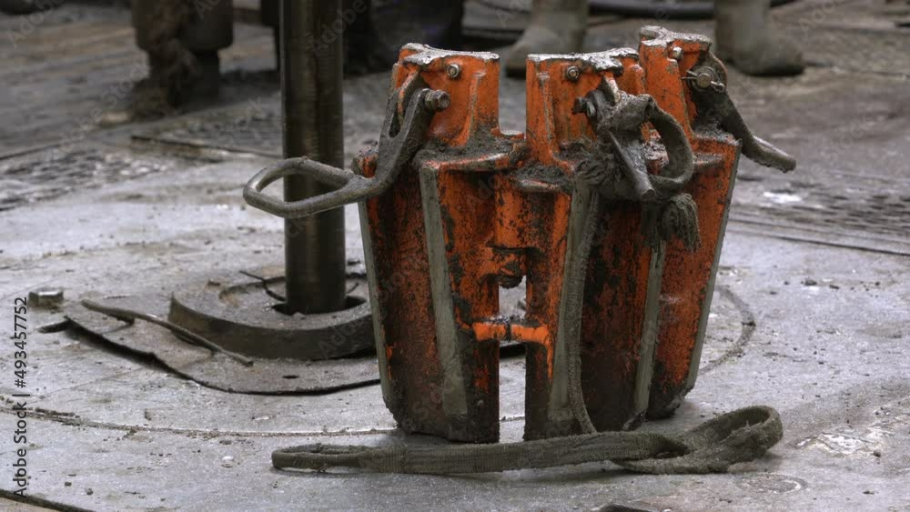 Drilling platform. Pipe rotates. Manual slips. Drilling process. Offshore drilling platform. Rotor table. Drilling platform. Pipe rotates. Manual slips. Drilling process. Offshore drilling platform. Rotor table.