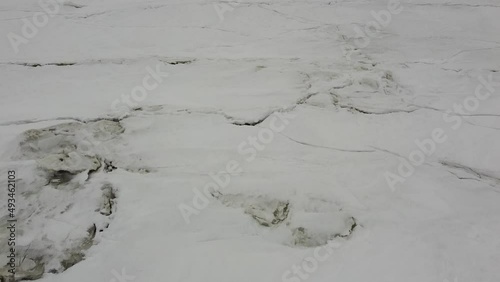 un fleuve glacé en hiver photo