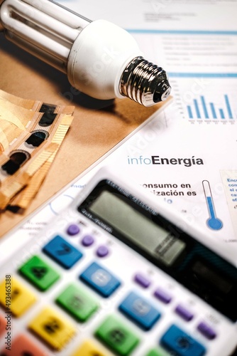 Cuadro en lienzo Vertical picture of electricity bill usage in 2022