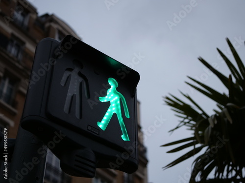 feu de signalisation vert pour pietons photo
