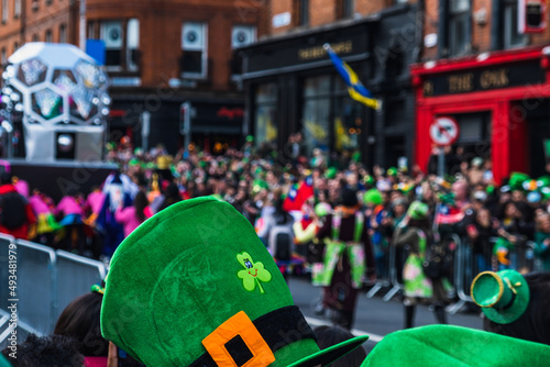 Canvas Print Saint Patrick's day parade in Dublin 2022, green hat with clover in the crowd