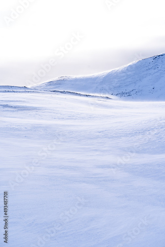 Snowy hills with nobody © Léopold