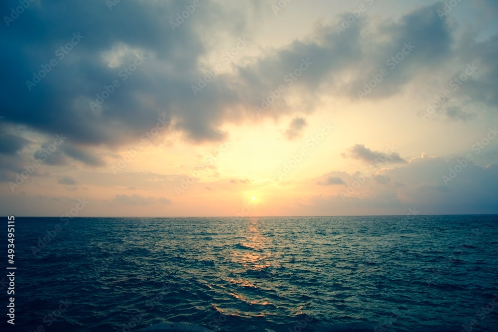 Naklejka premium sunset on the sea