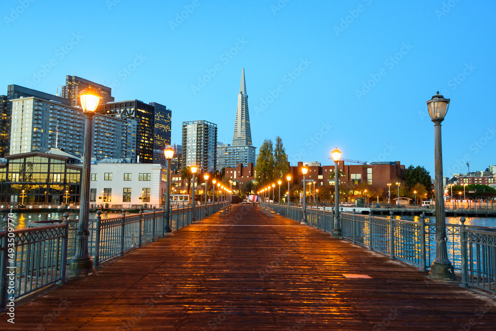 Fototapeta premium San Francisco skyline looking from Pier 7