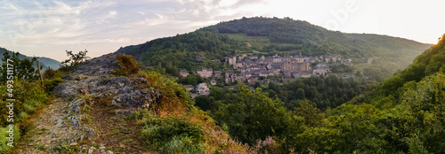 Vue de Conques depuis le Bancarel  12320 Conques-en-Rouergue  Aveyron  Occitanie  France