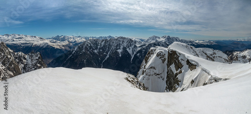 Massif de Belledonne en hiver , Panoramique sur le Taillefer  depuis les Vans , Chamrousse , Isère France photo