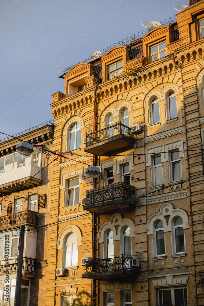 Fototapeta premium beautiful streets and architecture of the city of Kyiv, pre-war Kiev, beloved Kyiv, the capital of Ukraine, the city's attractions