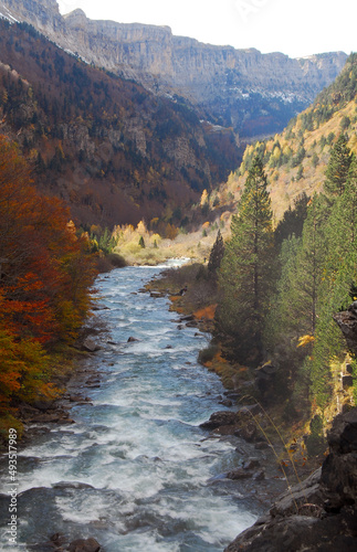 Pirineo aragones en otoño.Huesca.España