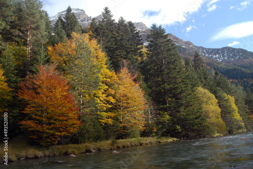 El pirineo en otoño en Ordesa. Huesca.España