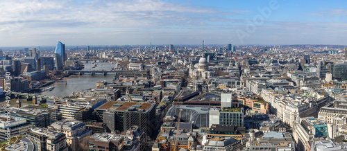 The panoramic view of downtown district of London and River Thames.