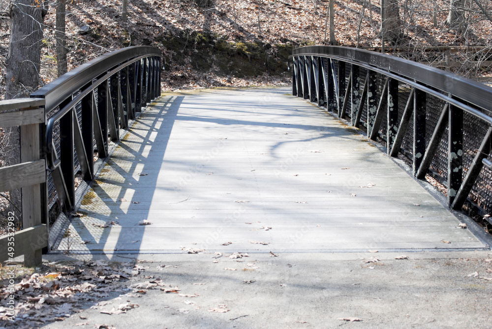 Obraz premium Fort Shantock Park-Wooden Bridge on the Walking Path