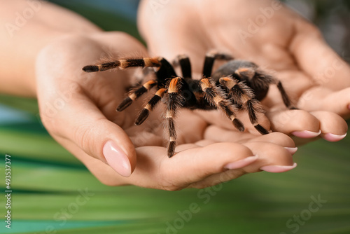 Woman with scary tarantula ...