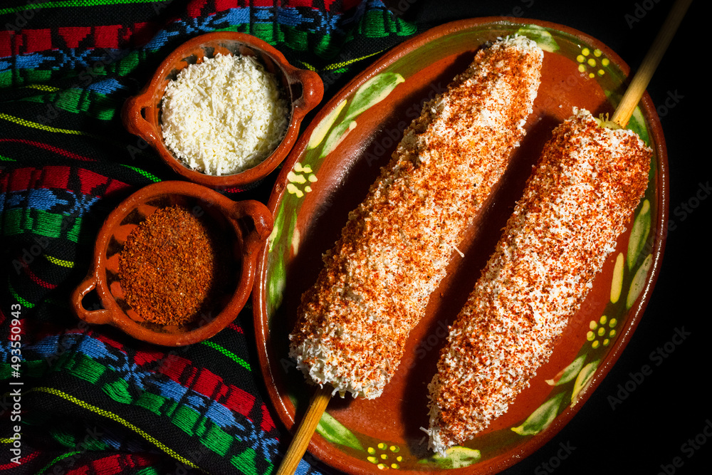 Typical Mexican dish, known as Elote with the ingredients of corn,  mayonnaise, cheese and chili. Elotes Mexicanos Stock Photo | Adobe Stock