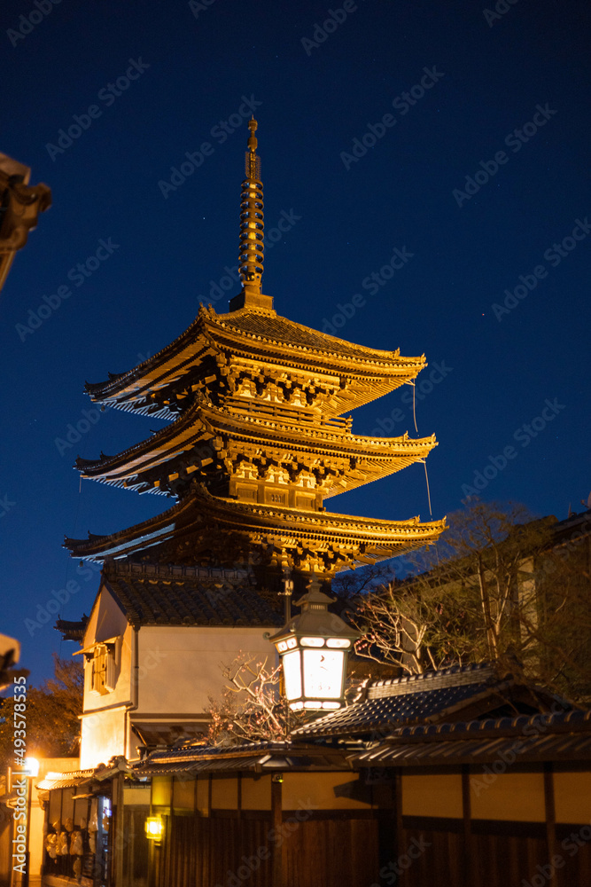 夜の八坂の塔「京都観光」