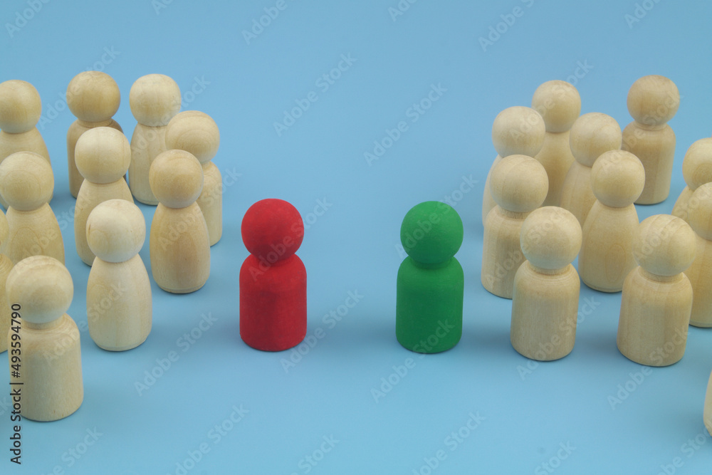 Obraz premium Group of people figures around their leaders on blue background.