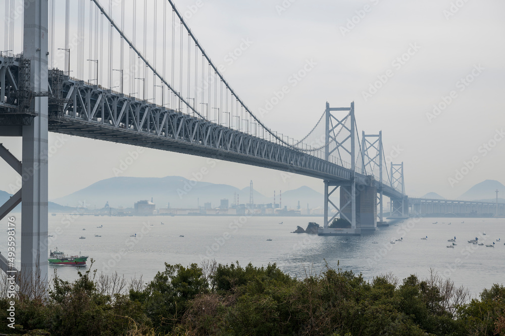 与島から眺める瀬戸大橋 備讃瀬戸 漁船 漁場 与島から眺める瀬戸大橋 備讃瀬戸 漁船 漁場