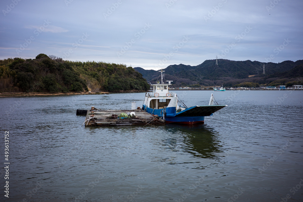 日本の岡山県の新岡山港の浮き桟橋