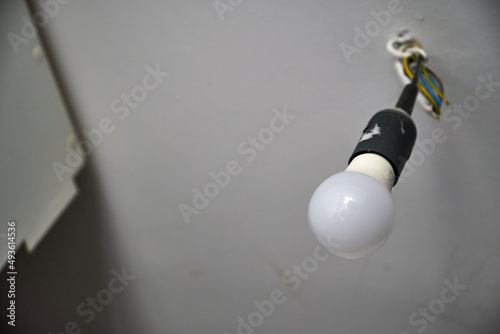 Obraz na płótnie bulb in the housing and on the cable in the ceiling during renovation w salonie
