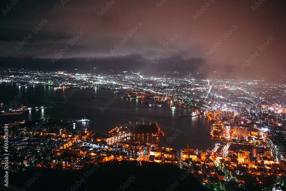 Obraz premium 雨の日本三大夜景、函館