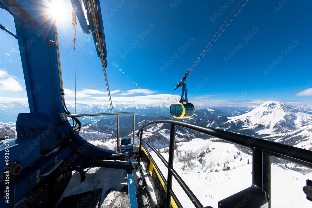 Obraz premium Panorama view from the Dachstein glacier and the cable car. The plateau is the best place for skiing, snowboarding and other winter sports, Styria, Austria.