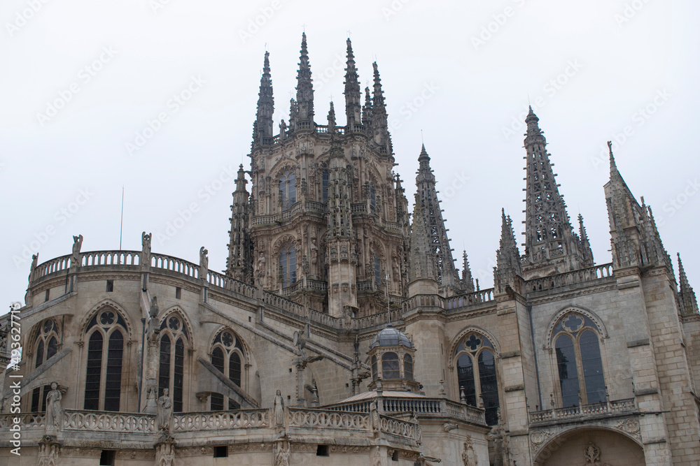Catedral de Burgos, España un día nublado.