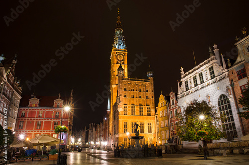 Night Shot of the Town Hall and the Neptune s Fountain at the  Long Market   Dlugi Targ  in Gdansk  Poland
