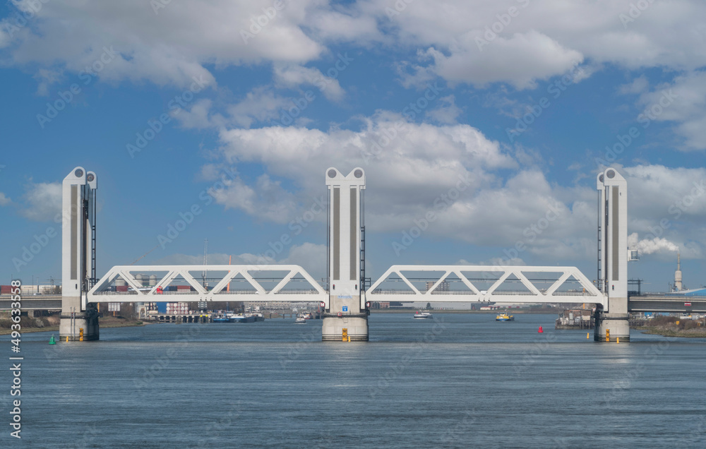 Obraz premium the botlekbrug a bridge in holland with a lot of problems from the opening