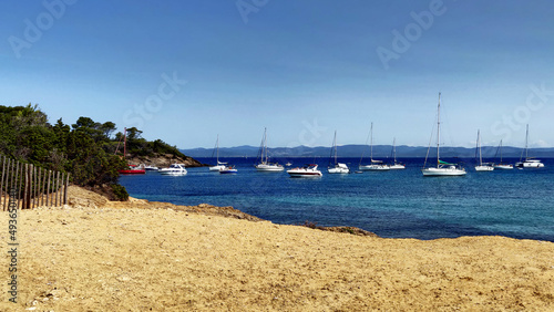 Plage bateaux mouillage