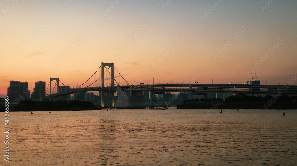 Fototapeta premium Beautiful sunset at Odaiba beach