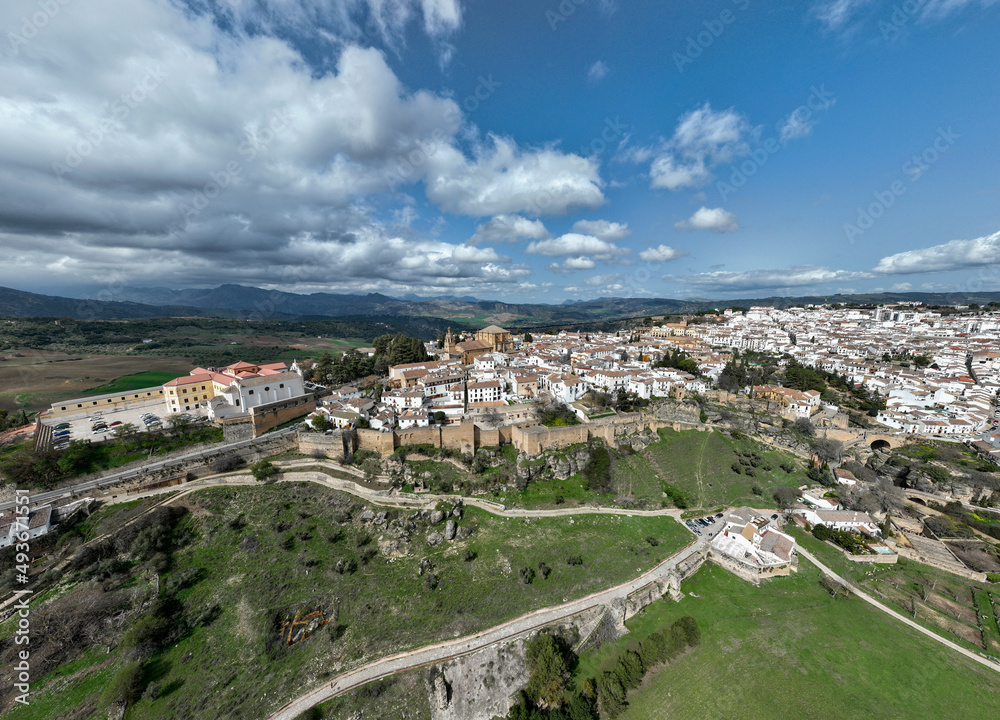 vista aérea de la ciudad monumental de Ronda en la provincia de Málaga, España
