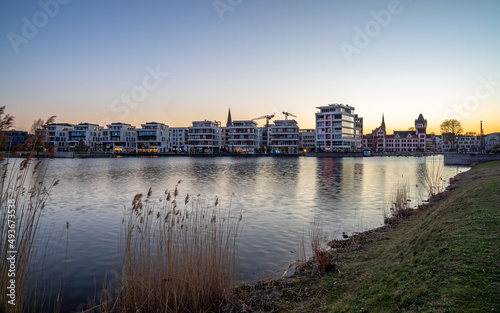 Sonnenuntergang und blaue Stunde am Phönixsee