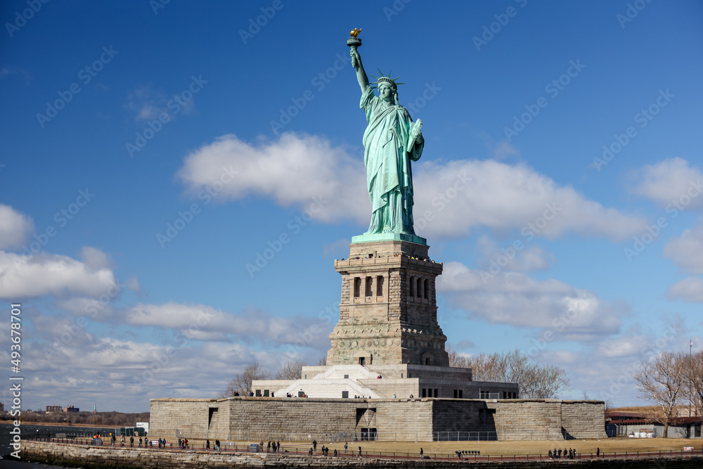 Fototapeta premium The Statue of Liberty in New York against a blue sky
