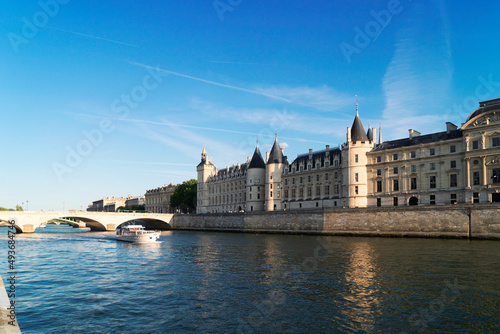 Pont des Arts, Paris, France © neirfy