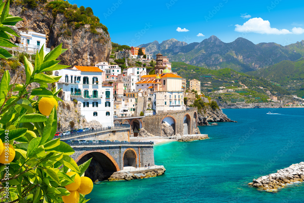 Naklejka premium Beautiful view of Amalfi on the Mediterranean coast with lemons in the foreground, Italy