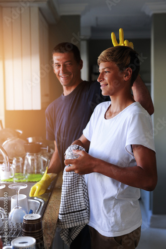 Obraz na plátně Doing chores doesnt have to be all boring