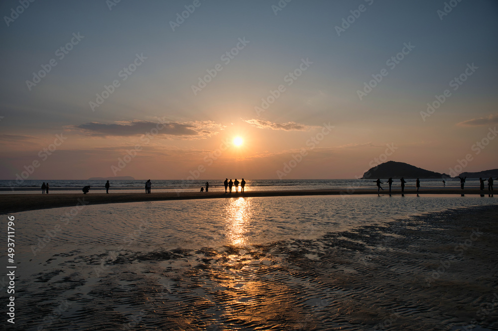 四国香川県三豊市にある父母ケ浜（チチブガハマ）の夕日