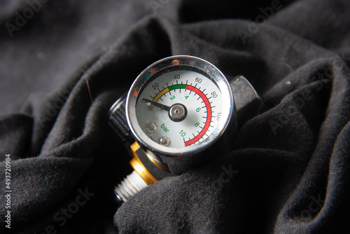 Fotografie Wind gauge unit bar Vintage Scale To Measure Steam Pressure on background techno