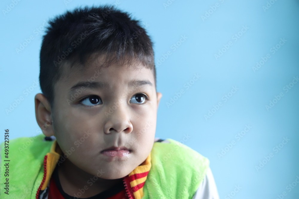 Asian boy, short black hair, 6 years old, sees face, eyes, nose, mouth, ears, sits dejected, homesick, is in a quiet mood, calm, calm, lonely because he has no friends to play with. Asian boy, short black hair, 6 years old, sees face, eyes, nose, mouth, ears, sits dejected, homesick, is in a quiet mood, calm, calm, lonely because he has no friends to play with.
