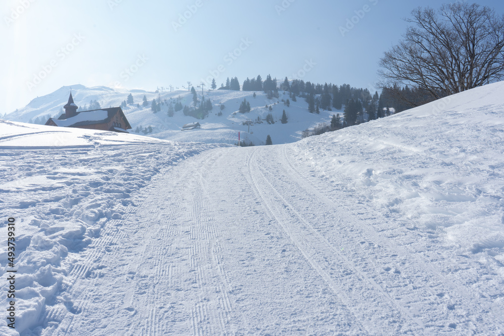 Welcome to high alpine snow capital, Winter in the Saas Valley, Activities for young and old, snow sports enthusiasts, adventurers, pleasure-seekers and all those who appreciate and love nature.