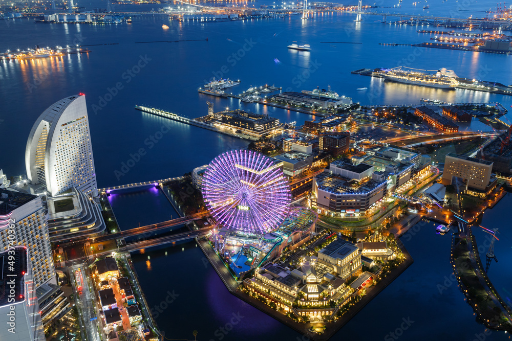ランドマークタワーから見た横浜港の夜景と煌く灯り