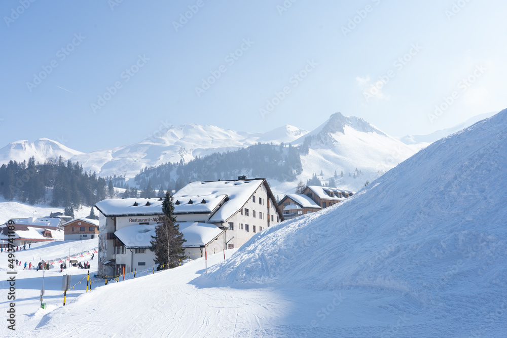 Welcome to high alpine snow capital, Winter in the Saas Valley,
Activities for young and old, snow sports enthusiasts, adventurers, pleasure-seekers and all those who appreciate and love nature. Welcome to high alpine snow capital, Winter in the Saas Valley,
Activities for young and old, snow sports enthusiasts, adventurers, pleasure-seekers and all those who appreciate and love nature.